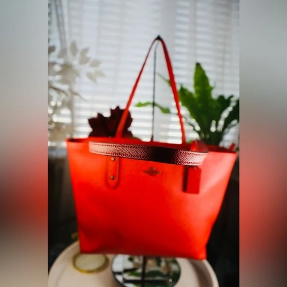 “HostPick”EUC Coach Mollie Tote/ GUNMETAL/ MIAMI RED/ APPLE